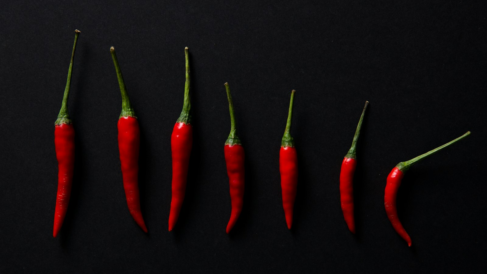 Tuore chili menee myllyyn yhdessä oliivien kanssa